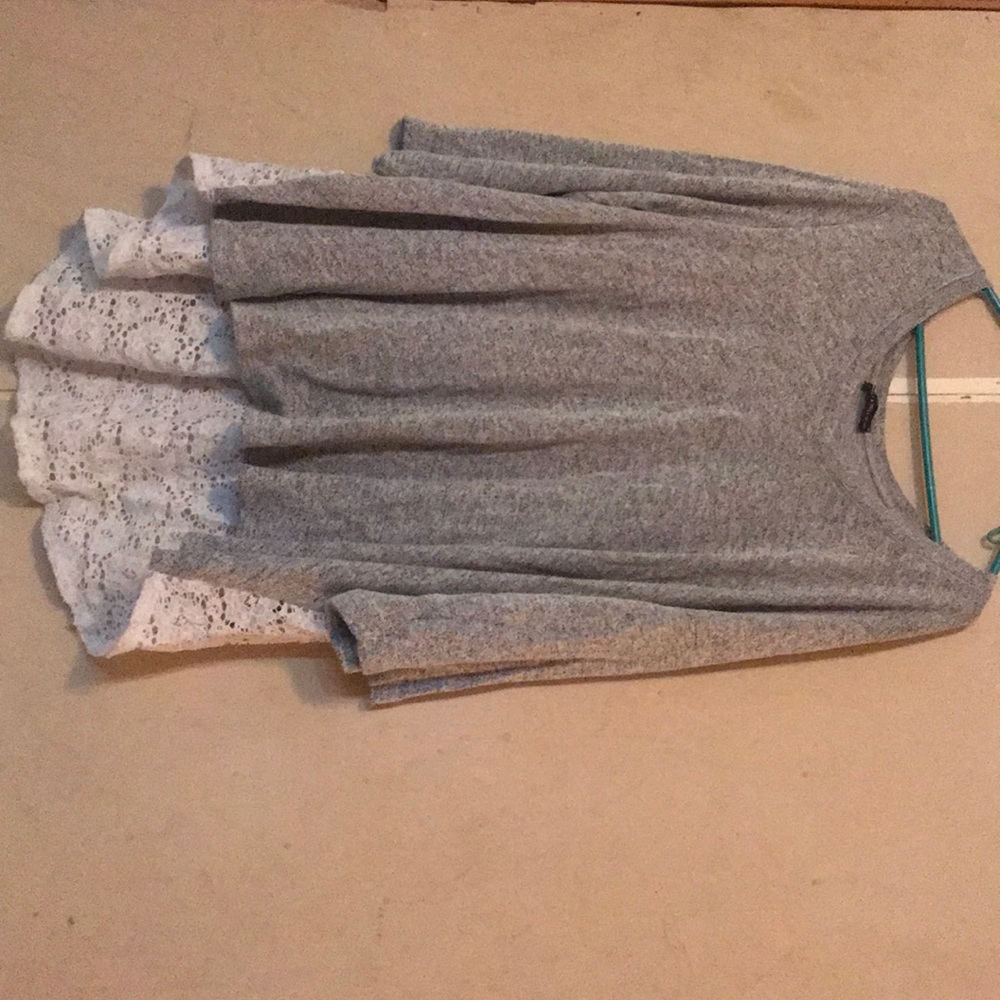 Gorgeous women’s top . Only worn once !!